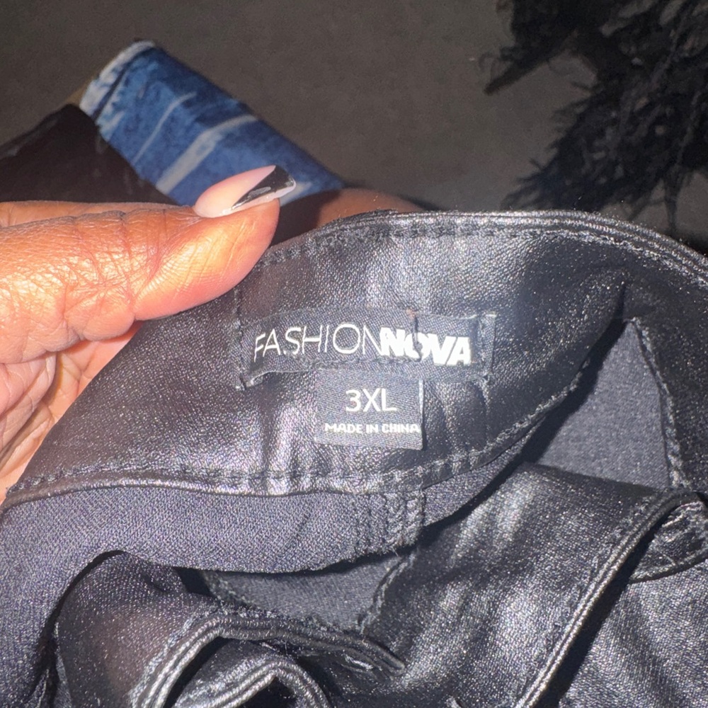 Fashion Nova Women's Sleek Black Jeans